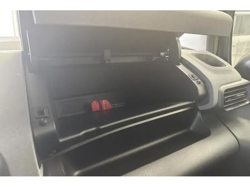 VEHICLE__CONDITION_SERVICE Peugeot Rifter STANDARD ALLURE GREEN 32