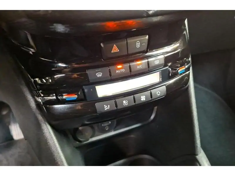 Occasion Peugeot 208 Allure Gps camera 110pk trekhaak BLACK 15