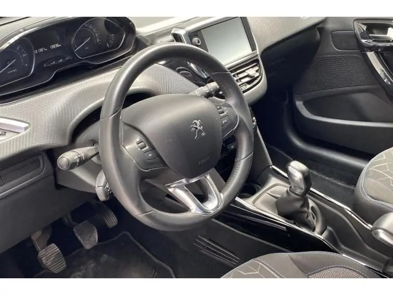 Occasion Peugeot 2008 Signature BLUE 9