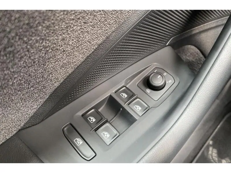 Occasion Volkswagen Passat Variant 1.5 eTSI DSG7 Business Premium GREY 17