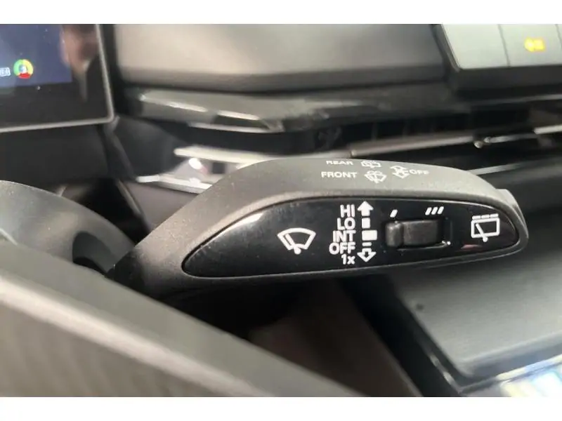 VEHICLE__CONDITION_SERVICE MG MG4 LUXURY TROPHY Extended Range 77 KWH RED 23