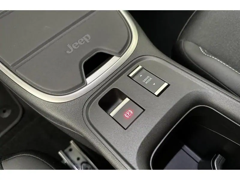 VEHICLE__CONDITION_SERVICE Jeep Avenger Altitude E-Hybrid BLACK 16