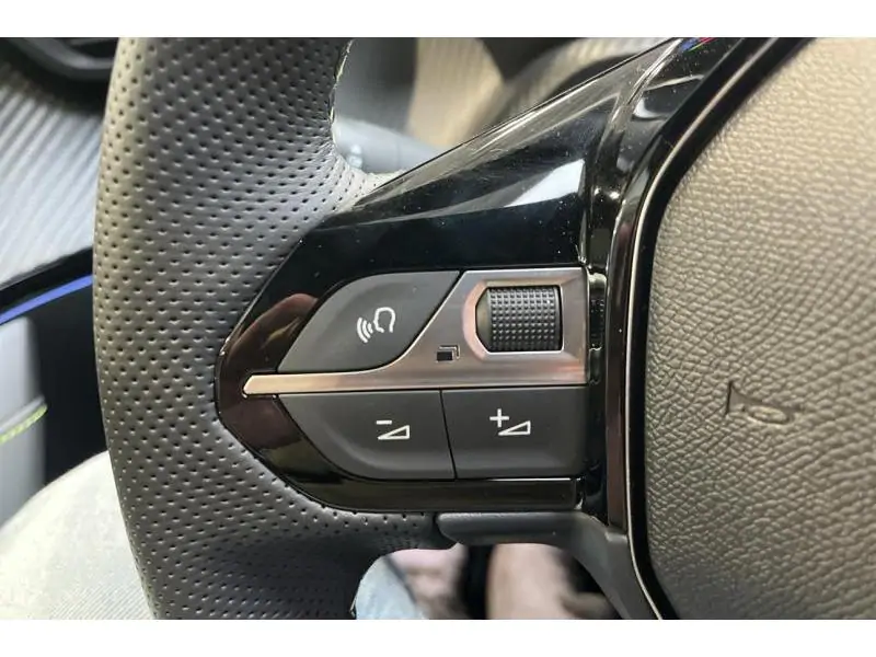VEHICLE__CONDITION_SERVICE Peugeot 2008 GT WHITE 23