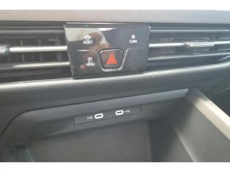 Occasion Volkswagen Golf Variant Berline 1.0 TSI MANUAL WHITE 30