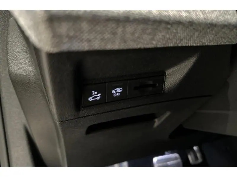 Démo Peugeot 5008 First Ed GT Hybrid 145 e-DCS6 7pl GREY 28