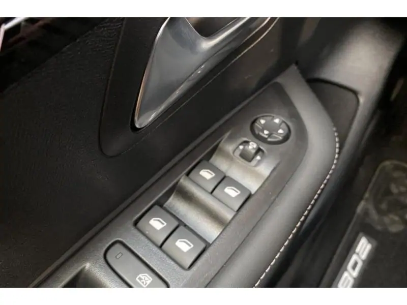 VEHICLE__CONDITION_SERVICE Peugeot 208 ENVY*DISPO 06/2026 BLACK 17