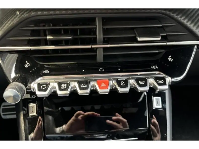 VEHICLE__CONDITION_SERVICE Peugeot 2008 GT WHITE 30