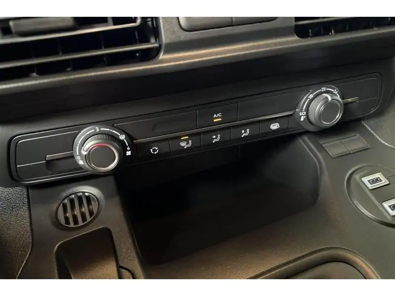 VEHICLE__CONDITION_SERVICE Peugeot Partner Standard Light 1.2 Turbo 110 Man.6 BLACK 15