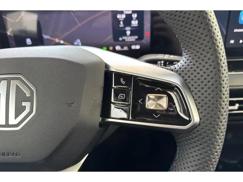 VEHICLE__CONDITION_SERVICE MG HS LUXURY HYBRID+ SILVER 23