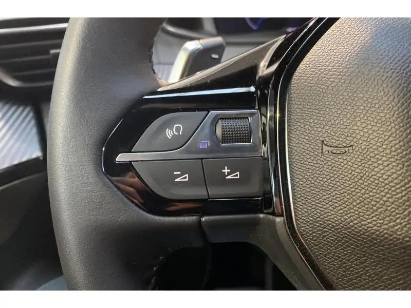 Occasion Peugeot 2008 Allure HYBRID 145 pk BLUE 21