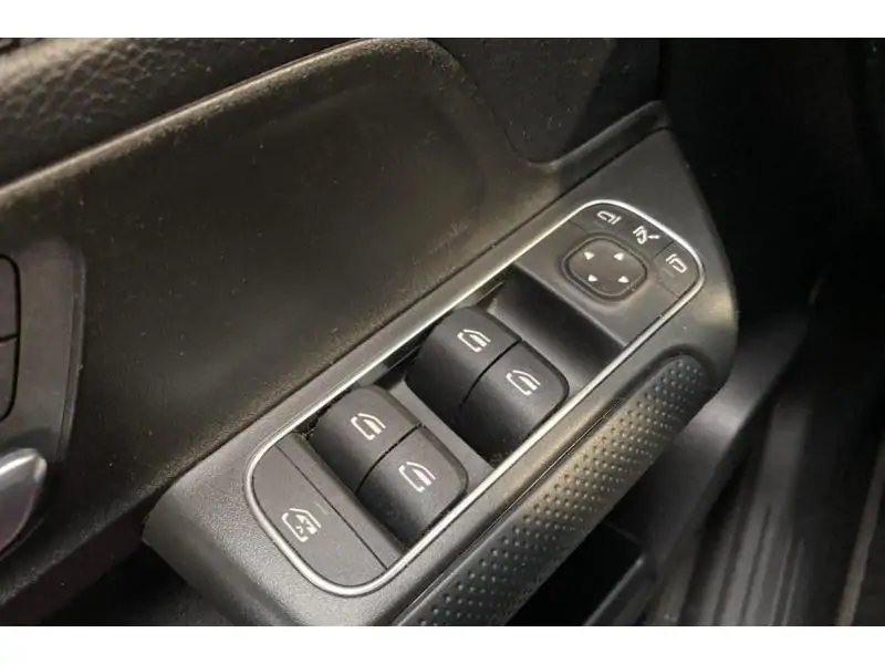 Occasie Mercedes-Benz GLB 200 GLB d BLUE 17