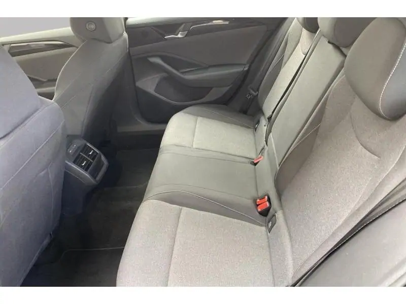 Occasion Volkswagen Passat Variant 1.5 eTSI DSG7 Business Premium GREY 18