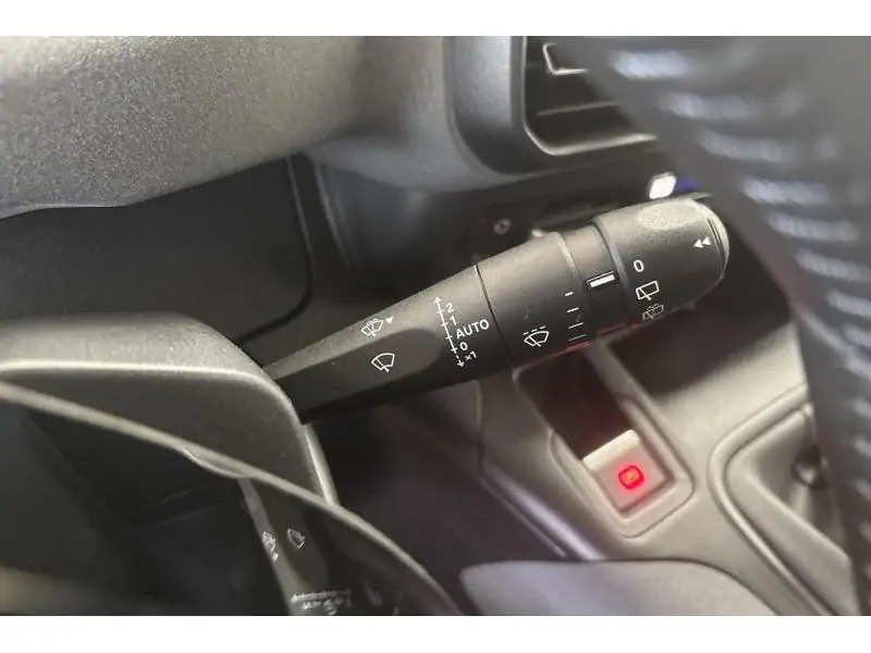 VEHICLE__CONDITION_SERVICE Peugeot Rifter STANDARD ALLURE GREEN 21