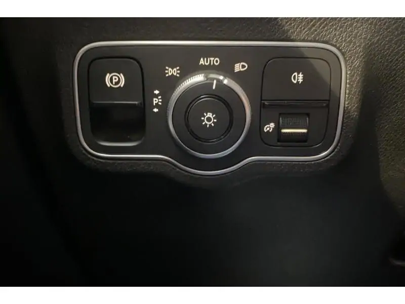 Occasie Mercedes-Benz GLB 200 GLB d BLUE 24