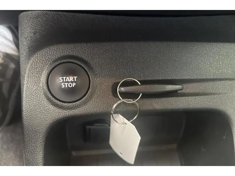 Occasion Renault Captur Berline 0.9 MANUAL GREY 28