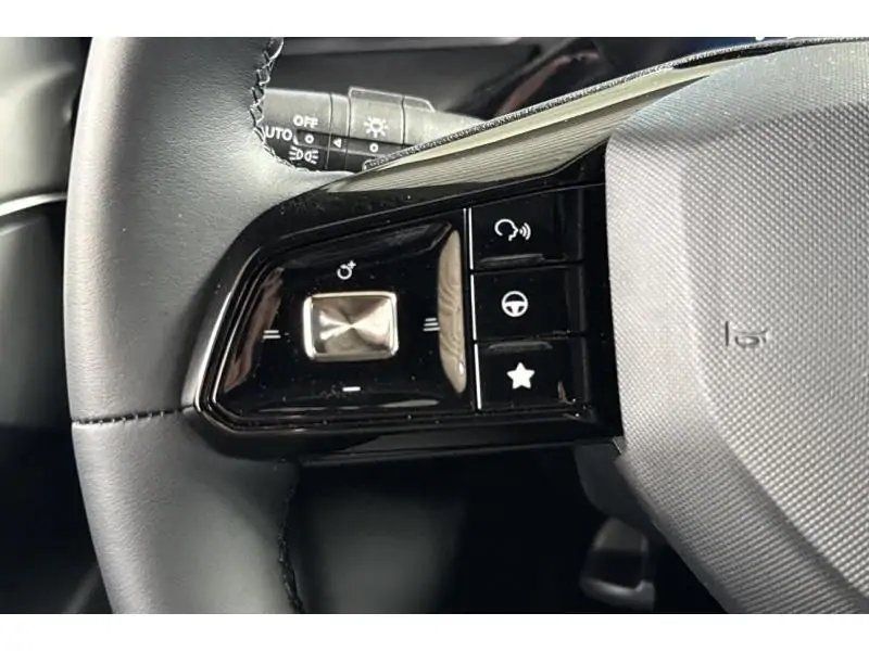 VEHICLE__CONDITION_SERVICE MG MG3 LUXURY HYBRID+ BLACK 31