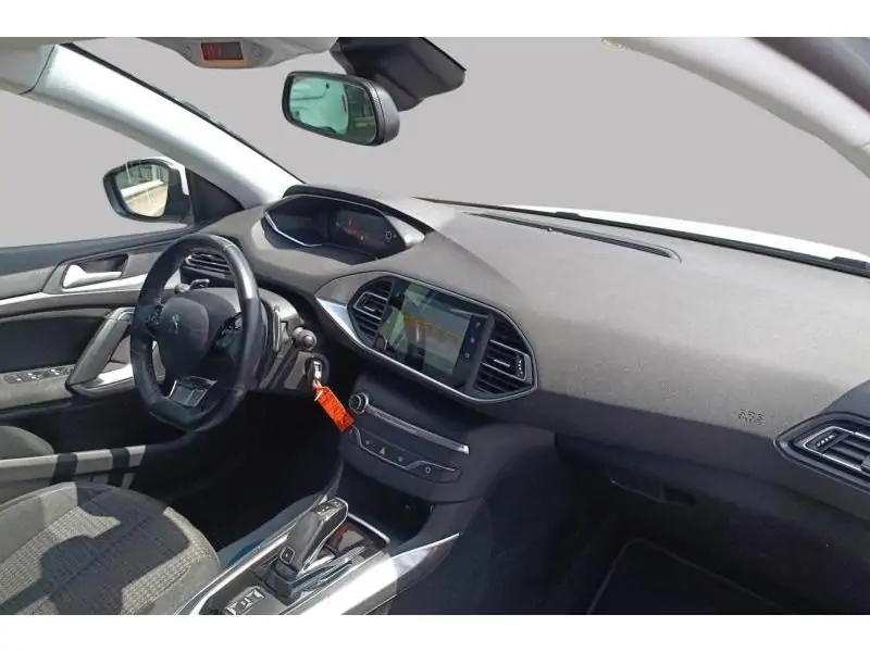 Occasion Peugeot 308 II Active Pack WHITE 2