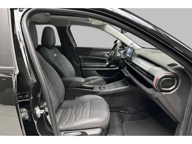 VEHICLE__CONDITION_SERVICE Jeep Avenger ELECTRIC-Avenger Full Electric - Altitude BLACK 8