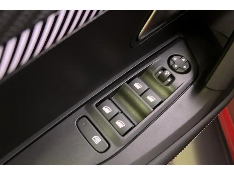 VEHICLE__CONDITION_SERVICE Peugeot 2008 ALLURE RED 17