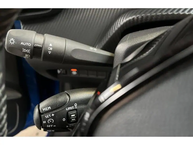 Occasion Peugeot 208 II & e- Allure BLUE 28