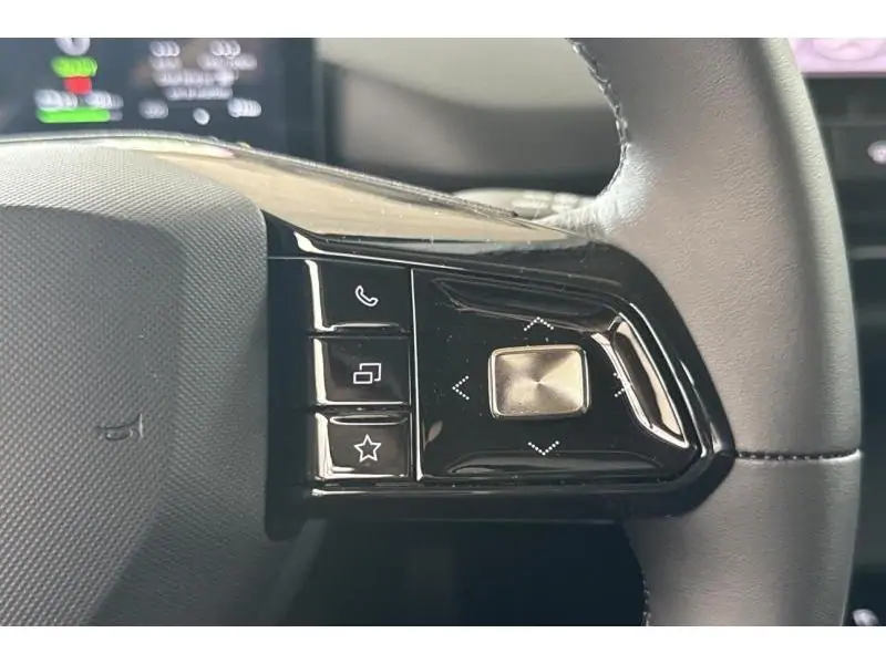 VEHICLE__CONDITION_SERVICE MG MG4 LUXURY TROPHY EXTENDED RANGE 77kW 520 KM RED 26