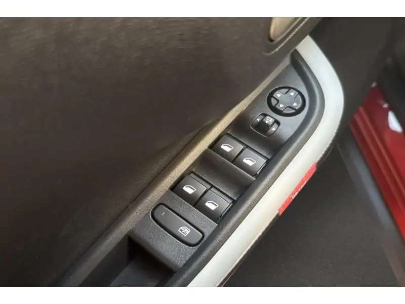 VEHICLE__CONDITION_SERVICE Citroen C3 and ë- IV Max RED 17