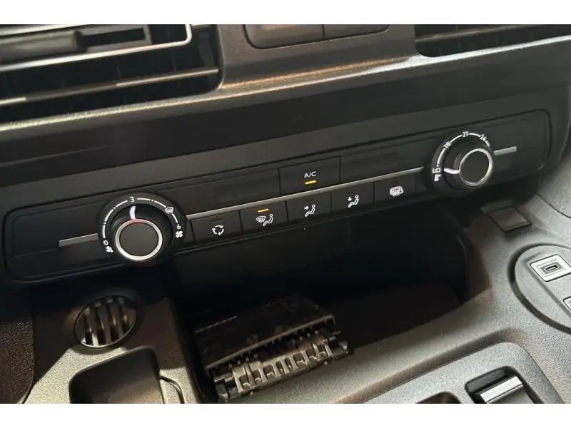 VEHICLE__CONDITION_SERVICE Peugeot Partner Light Full Option 3pl BLACK 15