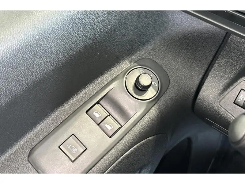 VEHICLE__CONDITION_SERVICE Peugeot Partner Standard Light BLACK 16