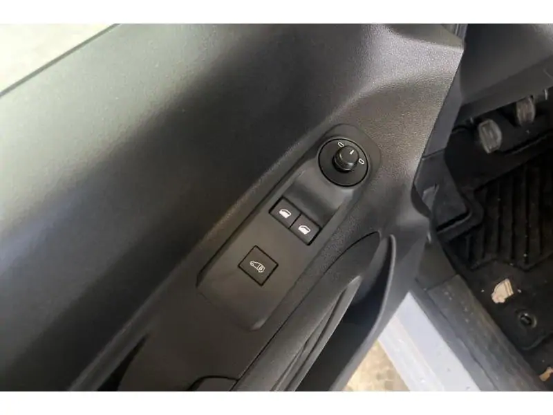 VEHICLE__CONDITION_SERVICE Peugeot Partner STANDARD LIGHT WHITE 17