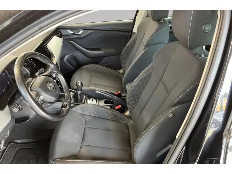 Occasion Skoda Kamiq Berline MANUAL BLACK 10