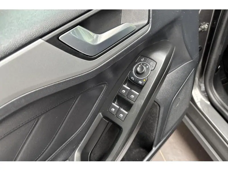 Occasion Ford Focus CONNECTED GREY 17