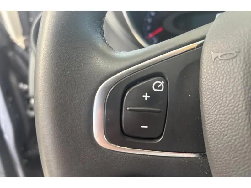 Occasion Renault Captur Berline 0.9 MANUAL GREY 25