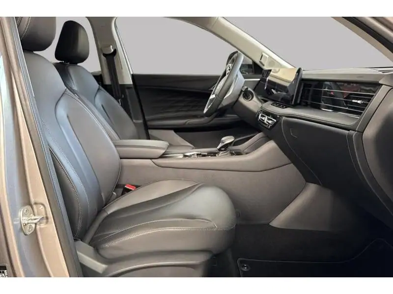 VEHICLE__CONDITION_SERVICE MG HS LUXURY HYBRID+ SILVER 8