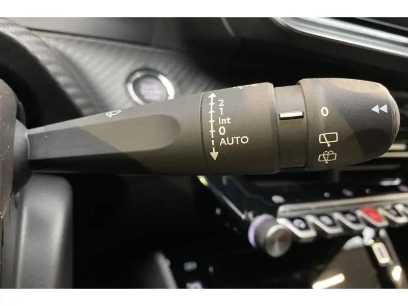 VEHICLE__CONDITION_SERVICE Peugeot 2008 ALLURE*DISPO 05/26 WHITE 25