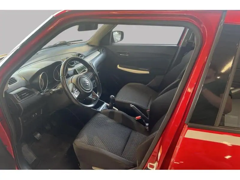 Occasie Suzuki Swift Berline MANUAL RED 8