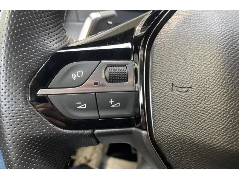 Occasion Peugeot 208 GT 1.2 Hybrid 136 e-DSC6 BLACK 27