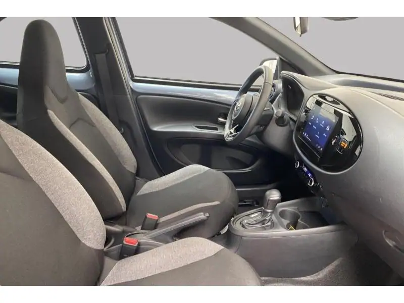 Occasion Toyota Aygo X PLAY GREY 8