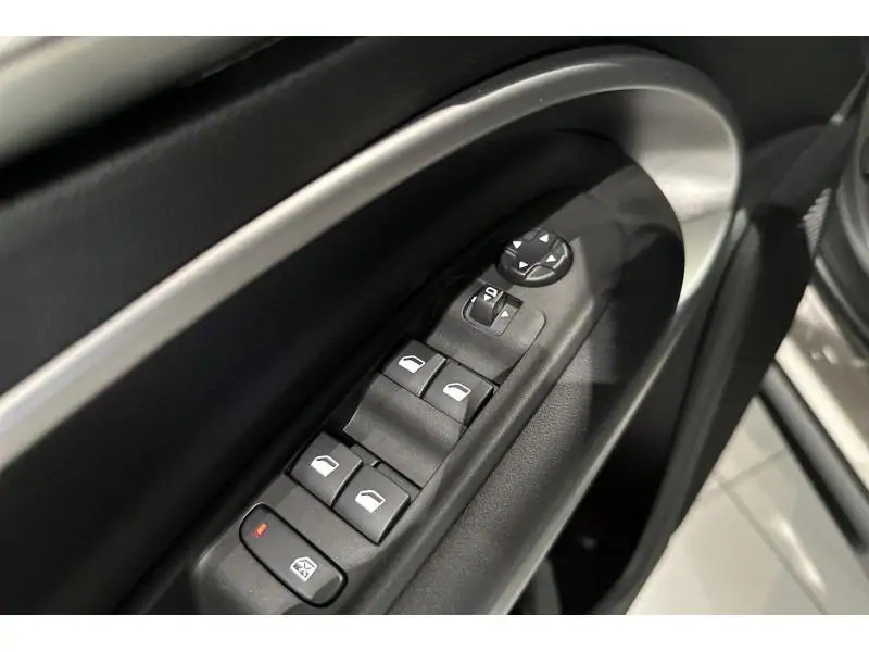 VEHICLE__CONDITION_SERVICE Jeep Avenger 4xe My25 Upland BEIGE 17