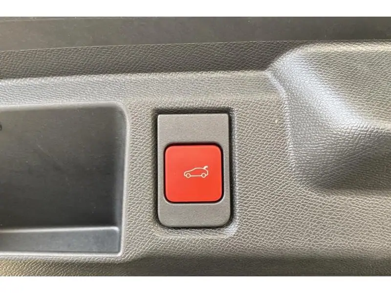VEHICLE__CONDITION_SERVICE Opel Grandland GS BLACK 24