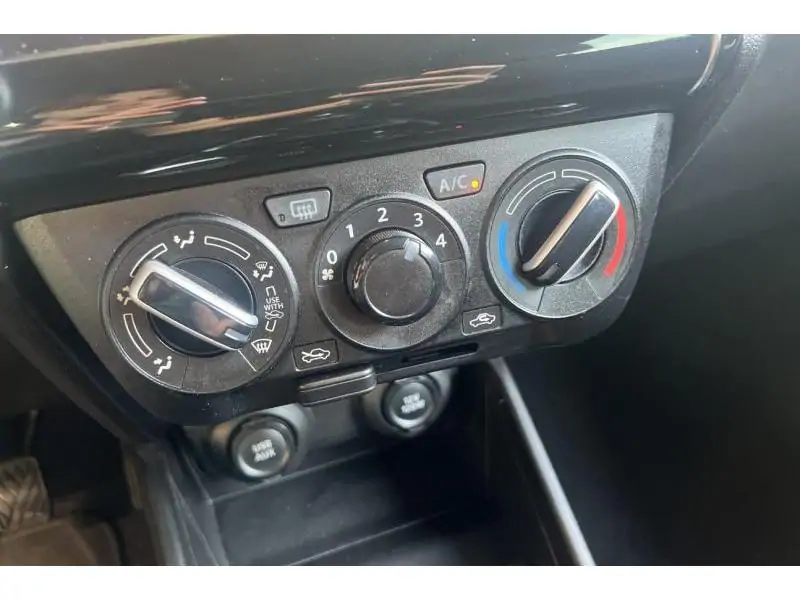 Occasion Suzuki Swift Berline MANUAL RED 15