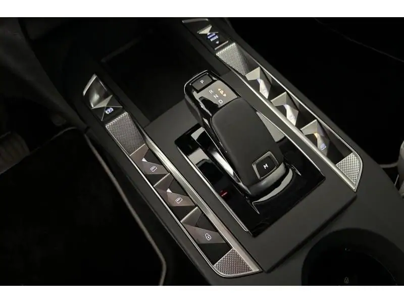 VEHICLE__CONDITION_SERVICE DS Automobiles DS 3 ESPRIT DE VOYAGE 130 GREY 16