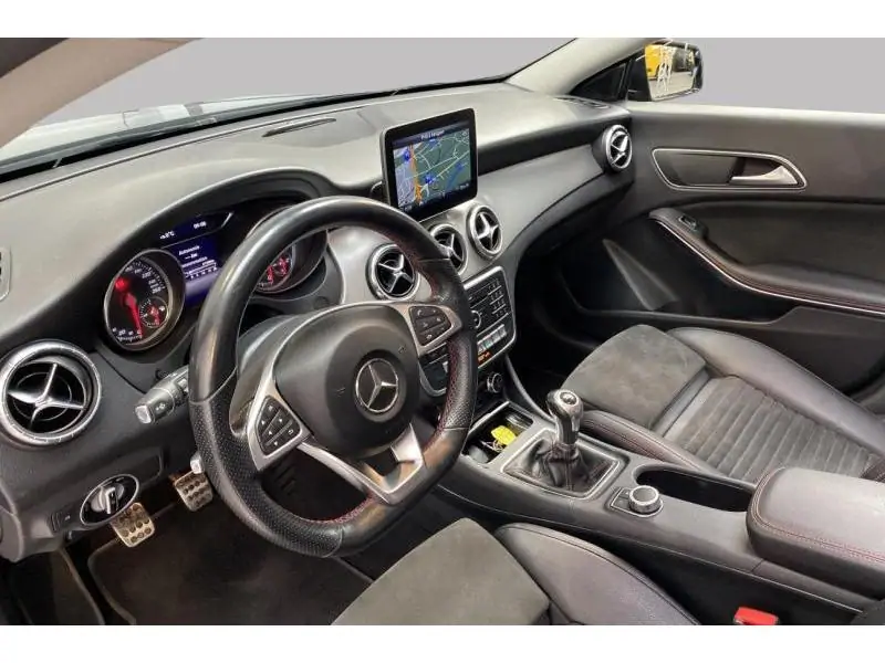 Occasie Mercedes-Benz CLA 180 AMG Line *Night Pack-Vision Pa BLACK 9