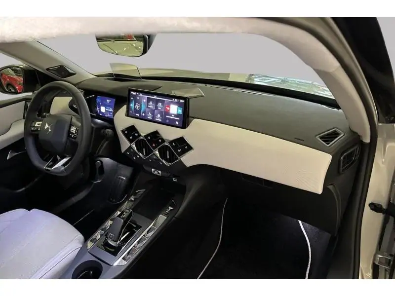 VEHICLE__CONDITION_SERVICE DS Automobiles DS 3 ESPRIT DE VOYAGE 130 GREY 2