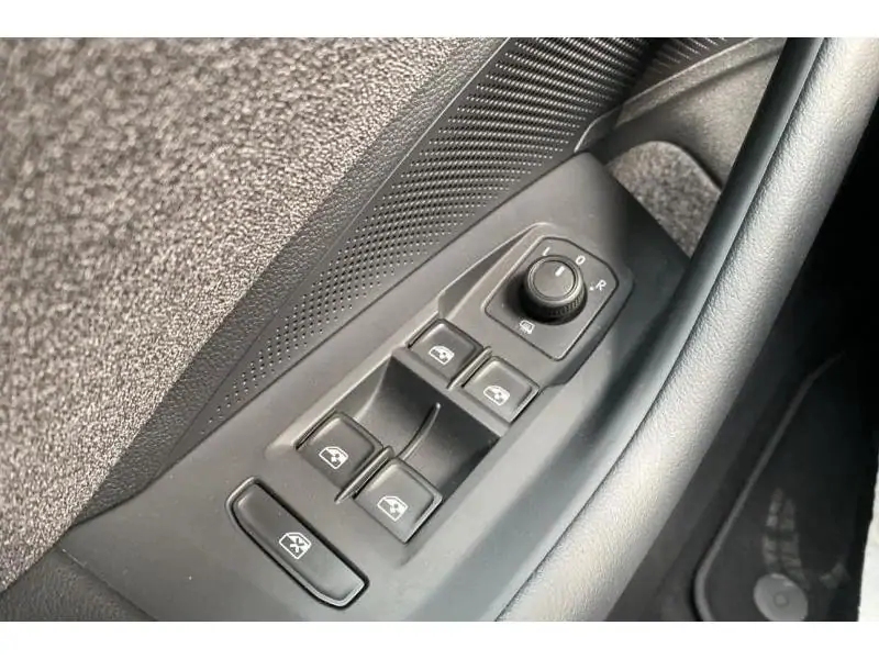 Occasion Volkswagen Passat Variant 1.5 eTSI DSG7 Business Premium GREY 17