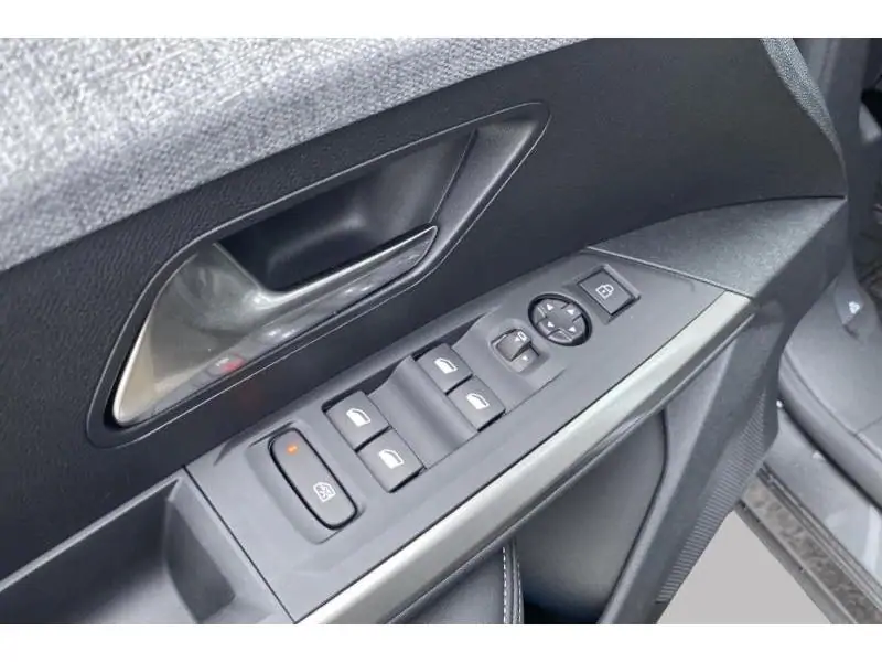 Occasie Peugeot 5008 ALLURE 7pl + trekhaak GREY 19