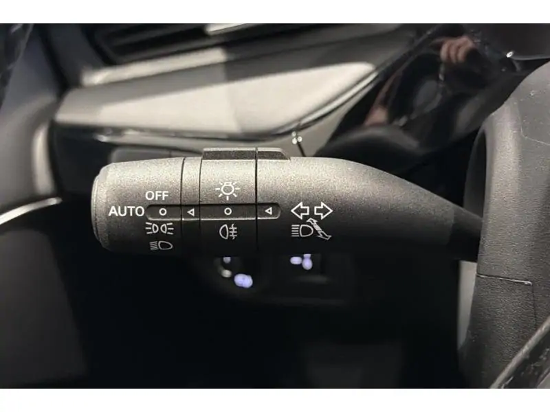 VEHICLE__CONDITION_SERVICE MG MG3 HYBRID+ LUXURY 194 pk WHITE 24