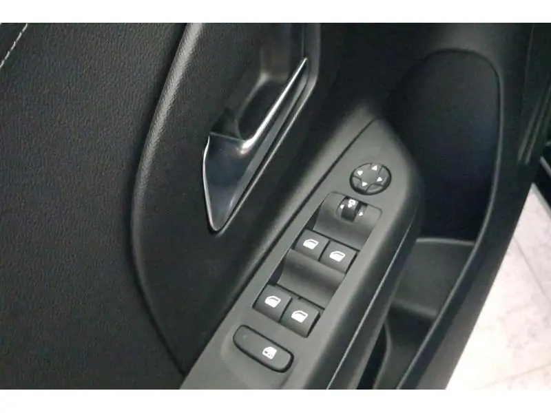 Démo Opel Corsa YES BLACK 16