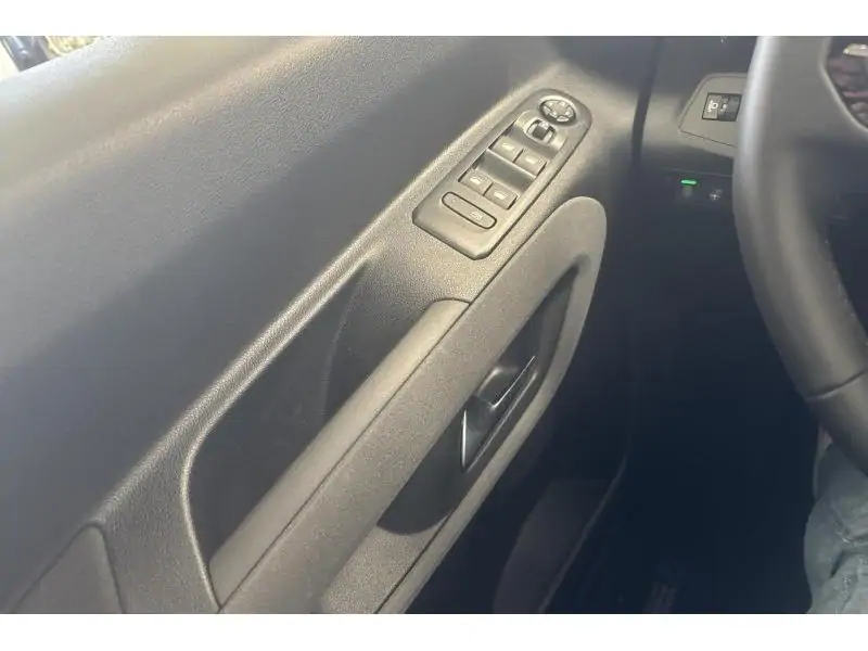 VEHICLE__CONDITION_SERVICE Peugeot Rifter STANDARD ALLURE GREEN 17