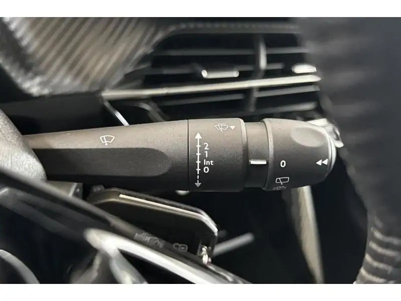 Occasion Peugeot 208 II & e- Style YELLOW 26