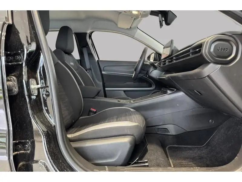 VEHICLE__CONDITION_SERVICE Jeep Avenger LONGITUDE BLACK 8